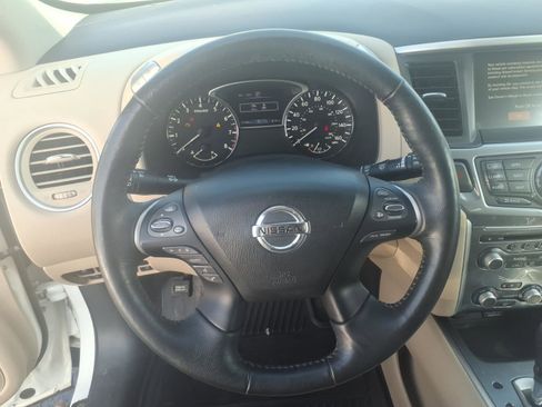 Used 2019 Nissan Pathfinder SL image 16