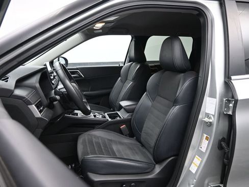 Used 2024 Mitsubishi Outlander SE image 27