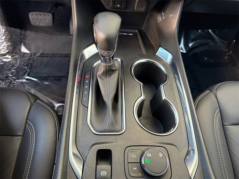 Used 2023 Chevrolet Traverse LT image 18