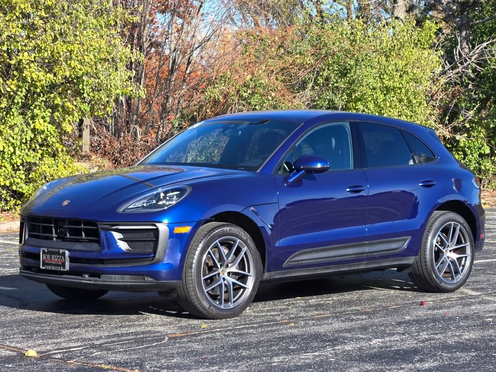 Certified 2024 Porsche Macan AWD/4WD image 31