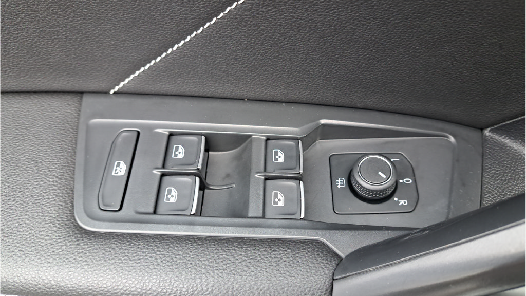 Used 2022 Volkswagen Tiguan SE AWD/4WD image 26