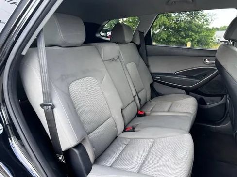 Used 2017 Hyundai Santa Fe SE AWD/4WD image 25