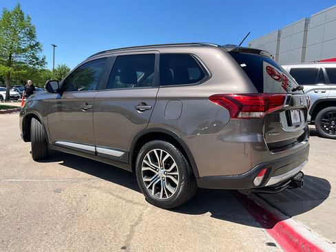 Used 2016 Mitsubishi Outlander SEL image 8