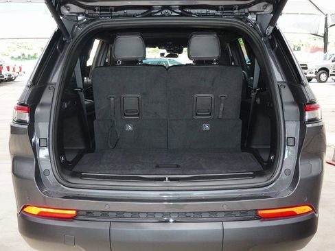 New 2025 Jeep Grand Cherokee L Altitude RWD image 14