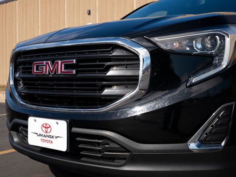 Used 2018 GMC Terrain SLE w/ Driver Convenience Package image 9