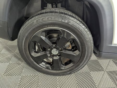 Certified 2018 Jeep Compass Latitude w/ Popular Equipment Group image 18