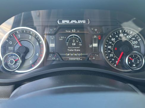 Used 2024 RAM 2500 Laramie w/ Safety Group AWD/4WD image 35