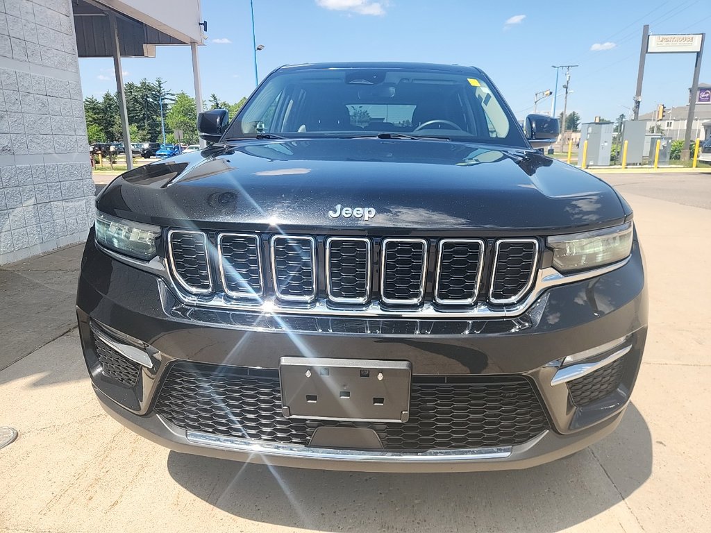 Used 2023 Jeep Grand Cherokee Limited AWD/4WD image 3
