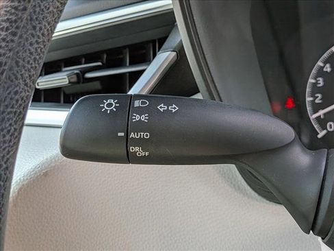 Used 2021 Toyota Corolla LE FWD image 10