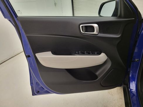 Used 2025 Hyundai Venue SEL image 22