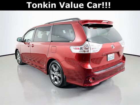Used 2016 Toyota Sienna L image 6
