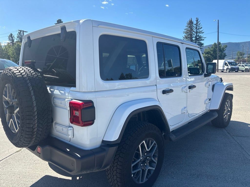 Used 2025 Jeep Wrangler Unlimited Sahara AWD/4WD image 7