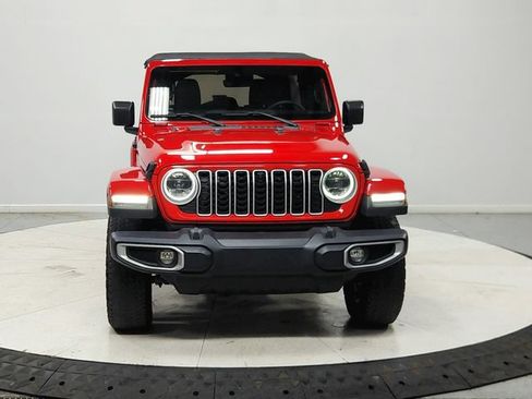 Used 2024 Jeep Wrangler Unlimited Sahara w/ Technology Group AWD/4WD image 3