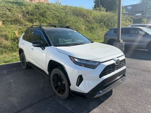 Used 2025 Toyota RAV4 XSE w/ Weather Package image 17