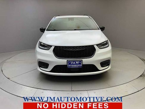 Used 2024 Chrysler Pacifica Touring-L w/ S Appearance Package AWD/4WD image 8