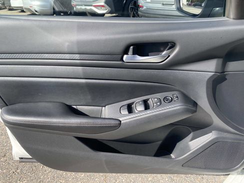 Used 2024 Nissan Altima 2.5 SV image 27