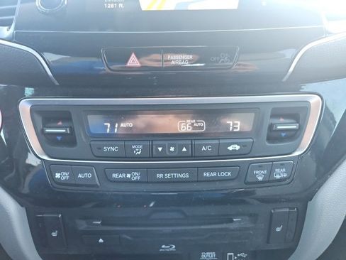 Certified 2021 Honda Pilot Touring image 29