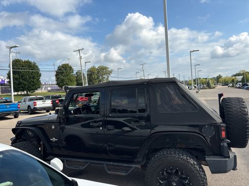 Used 2015 Jeep Wrangler Unlimited Sport AWD/4WD image 6