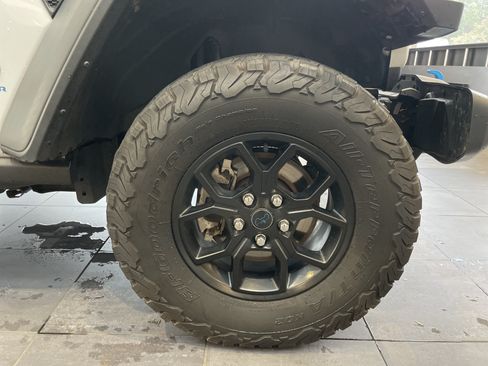 Used 2024 Jeep Wrangler Unlimited AWD/4WD image 12