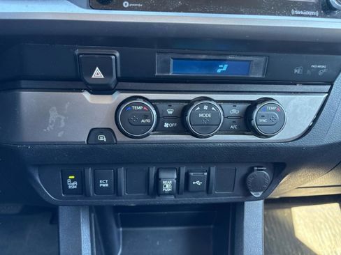 Used 2022 Toyota Tacoma SR5 w/ Technology Package image 19