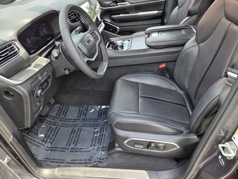 Used 2024 Jeep Wagoneer Series II w/ Flexible Seating Group AWD/4WD image 9