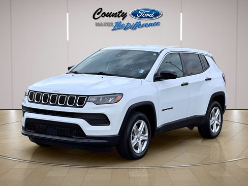 Used 2023 Jeep Compass Sport AWD/4WD image 2