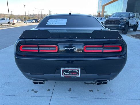 Used 2016 Dodge Challenger SRT Hellcat image 18