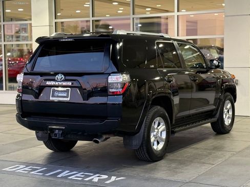 Used 2018 Toyota 4Runner SR5 Premium image 12