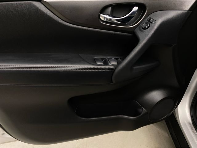 Used 2015 Nissan Rogue SV w/ SV Moonroof Package AWD/4WD image 26