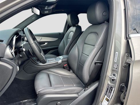 Used 2021 Mercedes-Benz GLC 300 4MATIC image 20