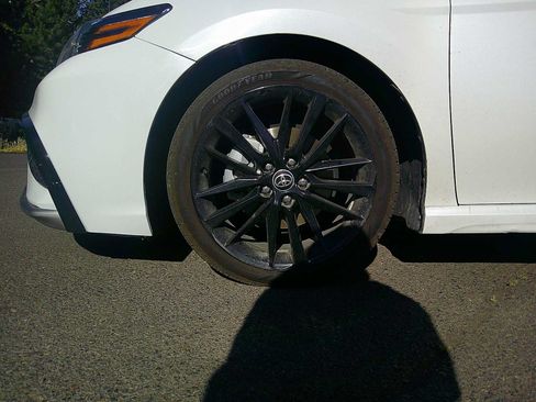 Used 2022 Toyota Camry XSE w/ Navigation Upgrade Package FWD image 9