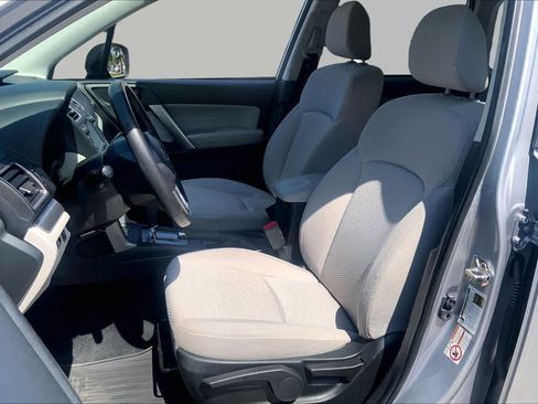Used 2018 Subaru Forester 2.5i AWD/4WD image 8