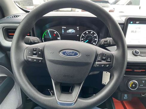 Used 2022 Ford Maverick XLT image 32