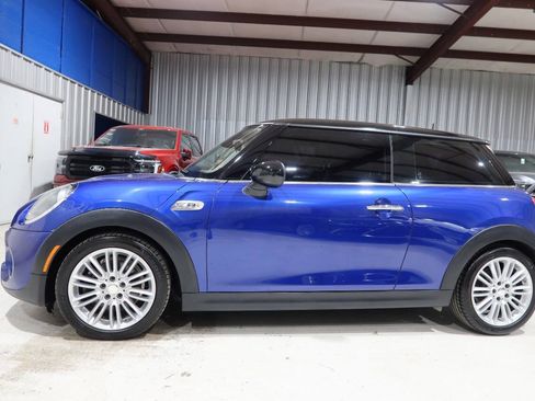 Used 2019 MINI Cooper S w/ Signature Upholstery Package FWD image 1