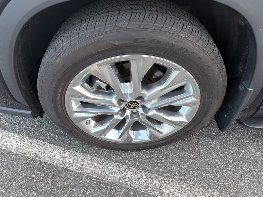 Used 2021 Toyota Highlander Limited AWD/4WD image 9