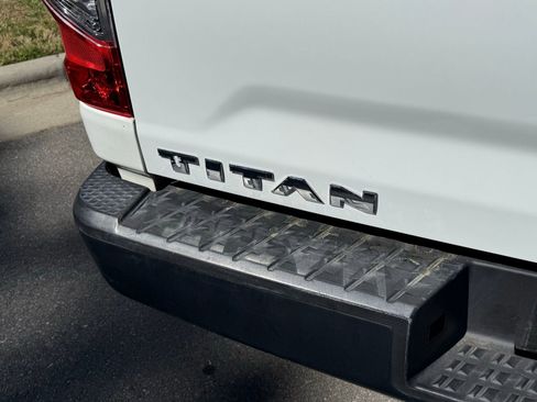 Used 2017 Nissan Titan S image 9