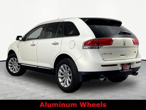 Used 2013 Lincoln MKX FWD image 4