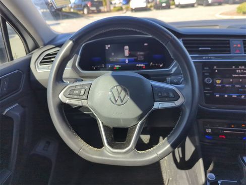 Used 2022 Volkswagen Tiguan SE image 21