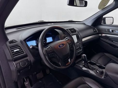 Used 2019 Ford Explorer XLT w/ Equipment Group 202A image 9