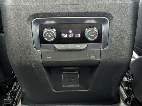 Certified 2025 Chevrolet Suburban Z71 AWD/4WD image 19