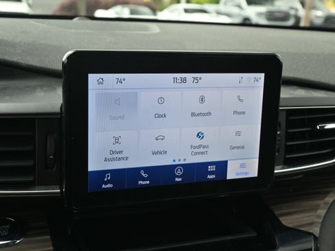 Used 2023 Ford Explorer Limited w/ Equipment Group 301A AWD/4WD image 15