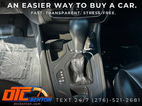 Used 2019 Jeep Cherokee Latitude Plus FWD image 21