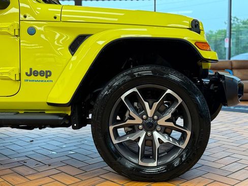Used 2024 Jeep Wrangler Unlimited w/ Convenience Group AWD/4WD image 12