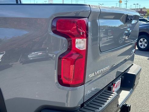 Certified 2025 Chevrolet Silverado 1500 ZR2 image 12