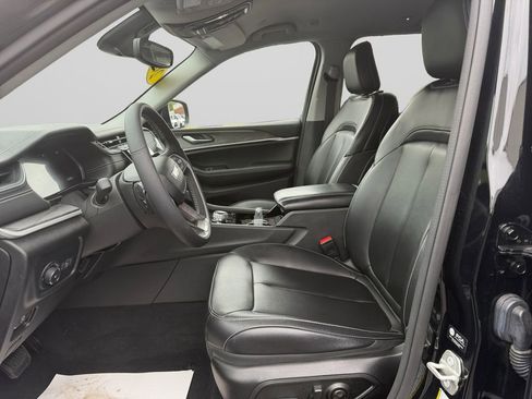 Certified 2023 Jeep Grand Cherokee Limited AWD/4WD image 10