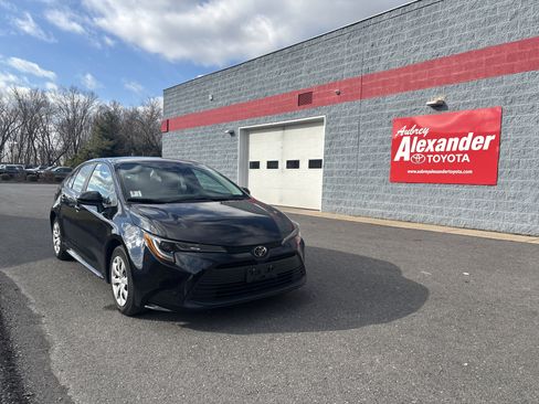Used 2024 Toyota Corolla LE image 1