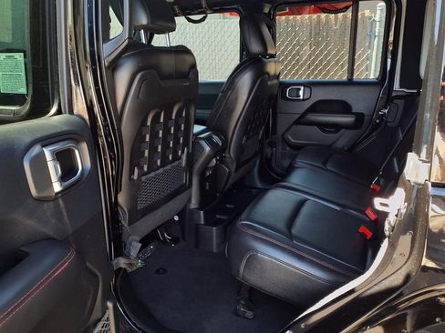 Used 2018 Jeep Wrangler Unlimited Rubicon w/ Safety Group AWD/4WD image 16
