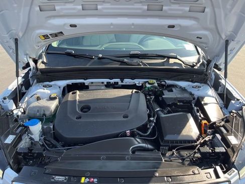 Used 2024 Volvo XC40 B5 Plus w/ Protection Package Premier image 13