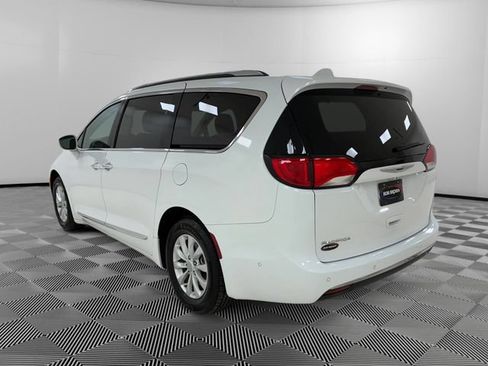 Used 2018 Chrysler Pacifica Touring-L w/ Advanced Safetytec Group FWD image 3