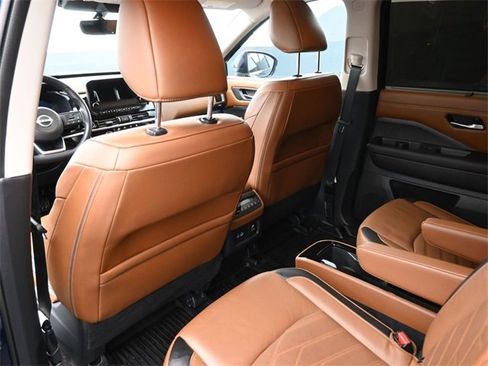 Used 2023 Nissan Pathfinder Platinum image 10